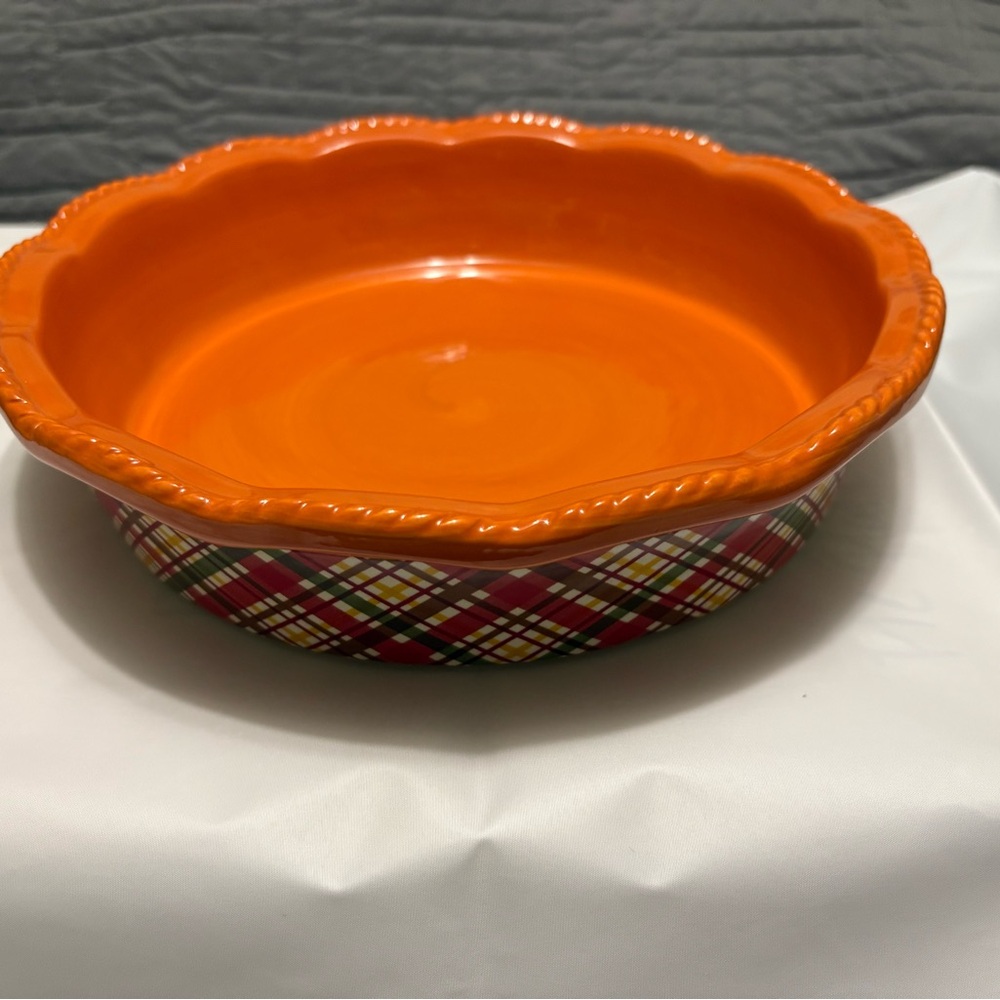 TEMPTATIONS BY TARA FALL PLAID 9" PIE PLATE
